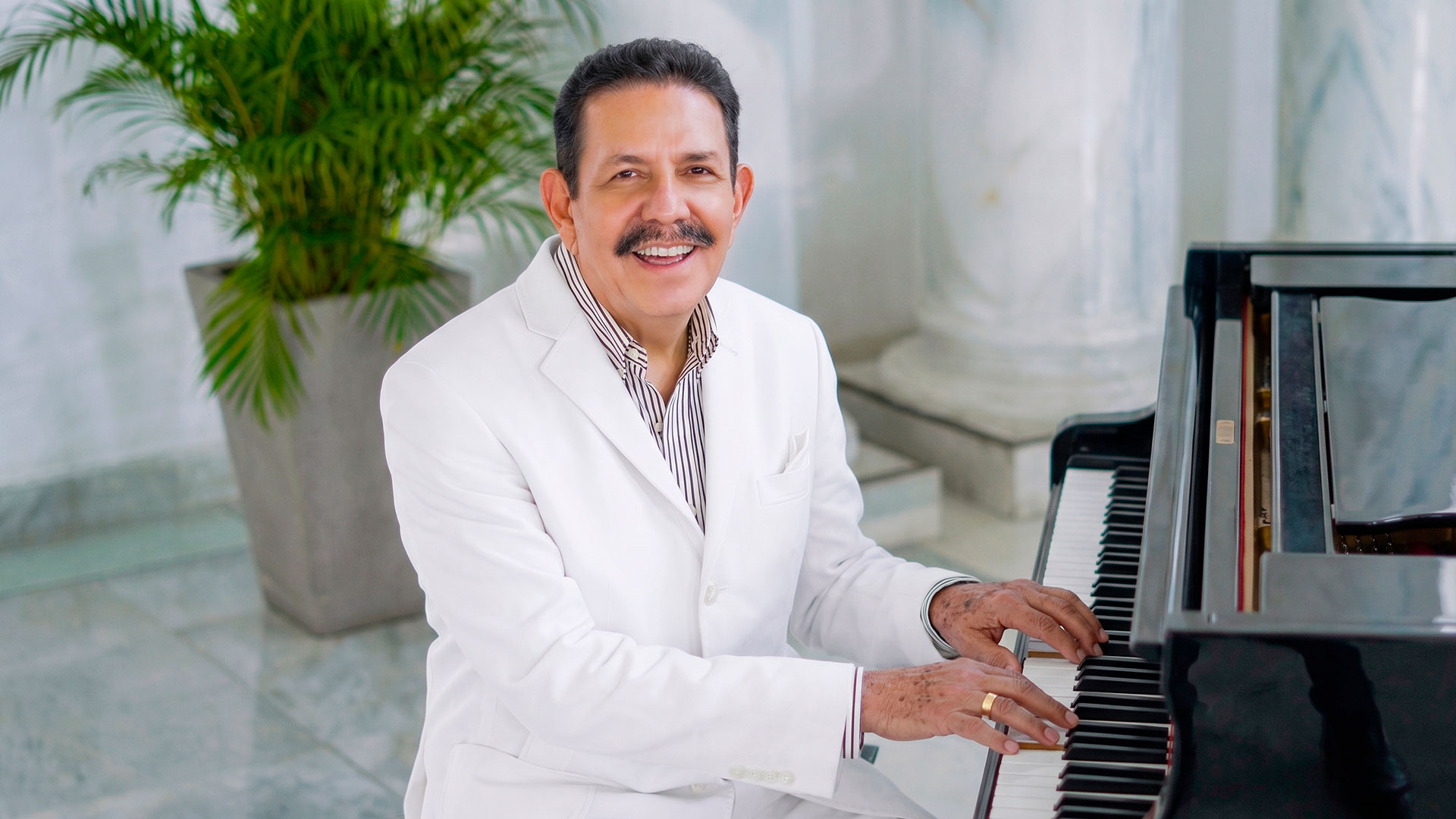 Otto Serge al piano